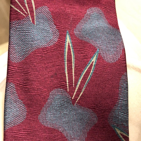 Giorgio Armani Tie/ Burgundy Print - Picture 2 of 8